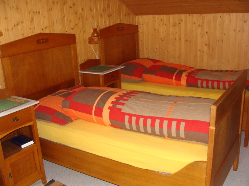 Zweierzimmer mit Waschbecken