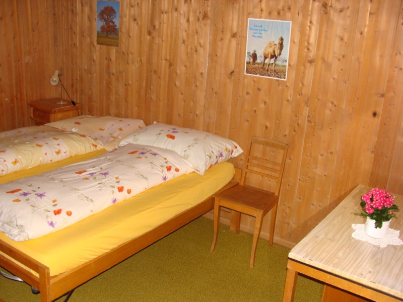 Zweierzimmer mit Waschbecken